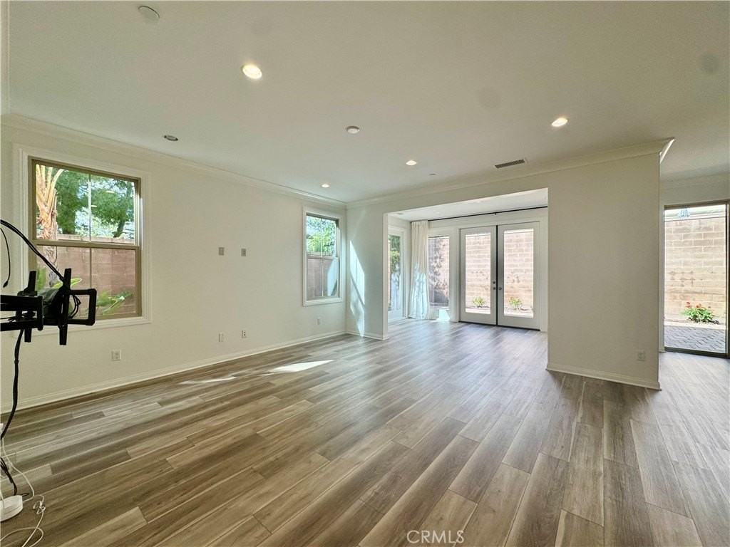 51 Elmdale - Photo 6 of 42