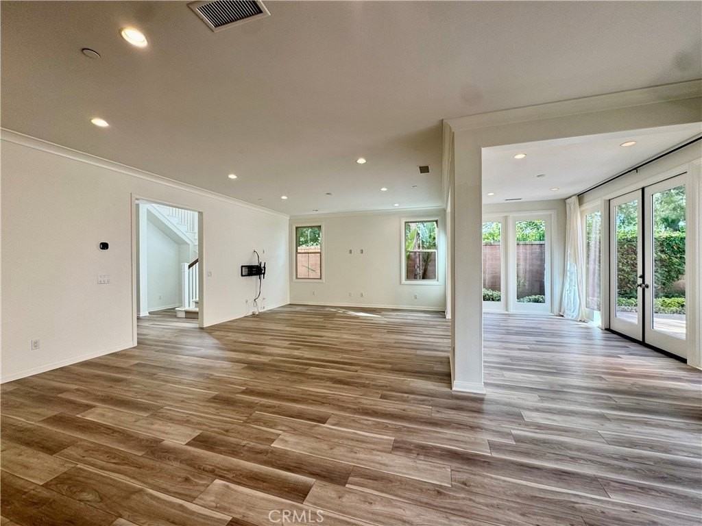 51 Elmdale - Photo 7 of 42