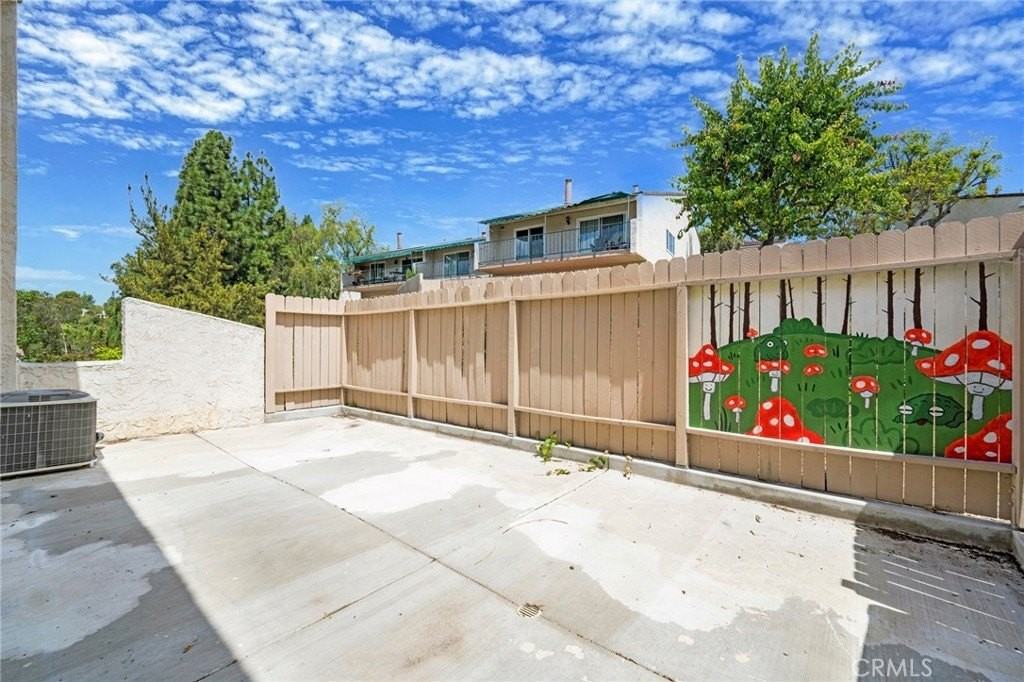 2225 Vista Del Sol - Photo 5 of 39