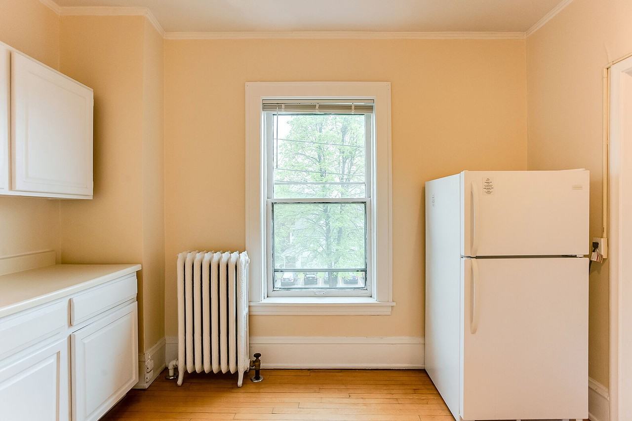 2124 Garfield Avenue South - Photo 3 of 16