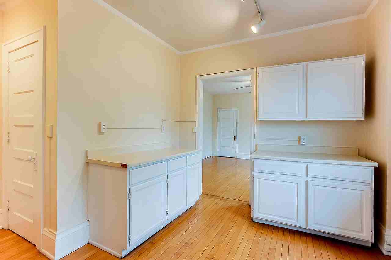 2124 Garfield Avenue South - Photo 4 of 16