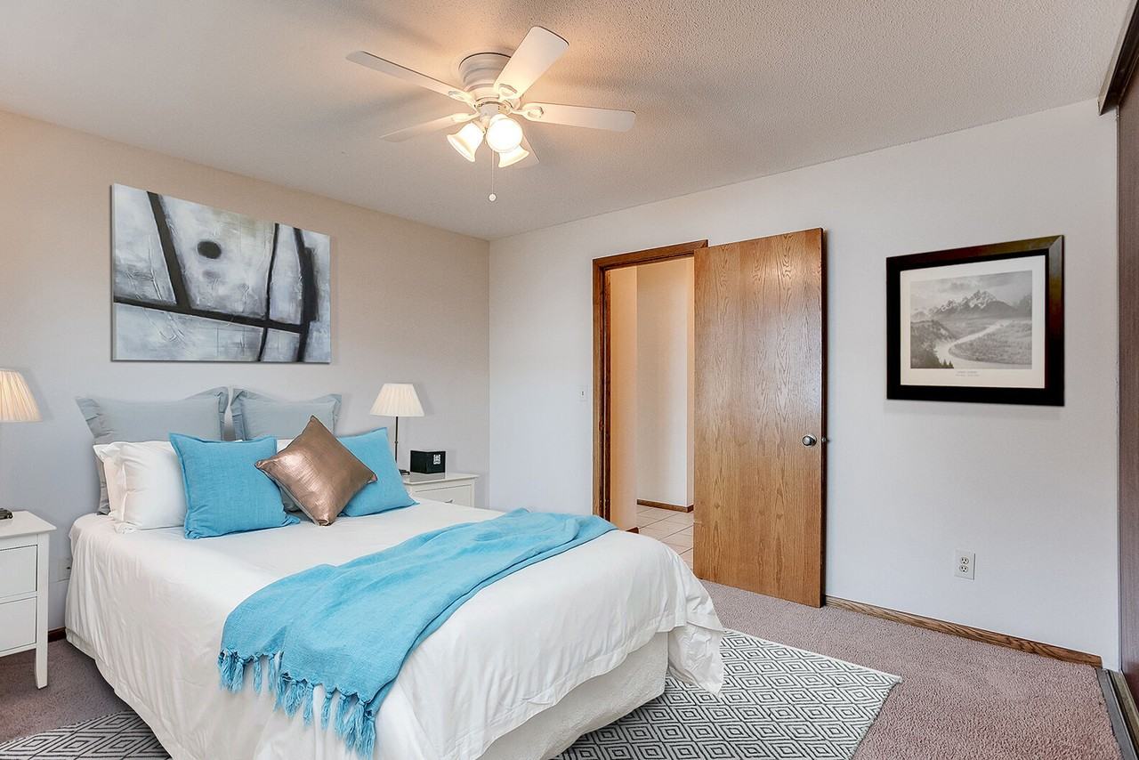 4052 Minnehaha Avenue - Photo 3 of 11