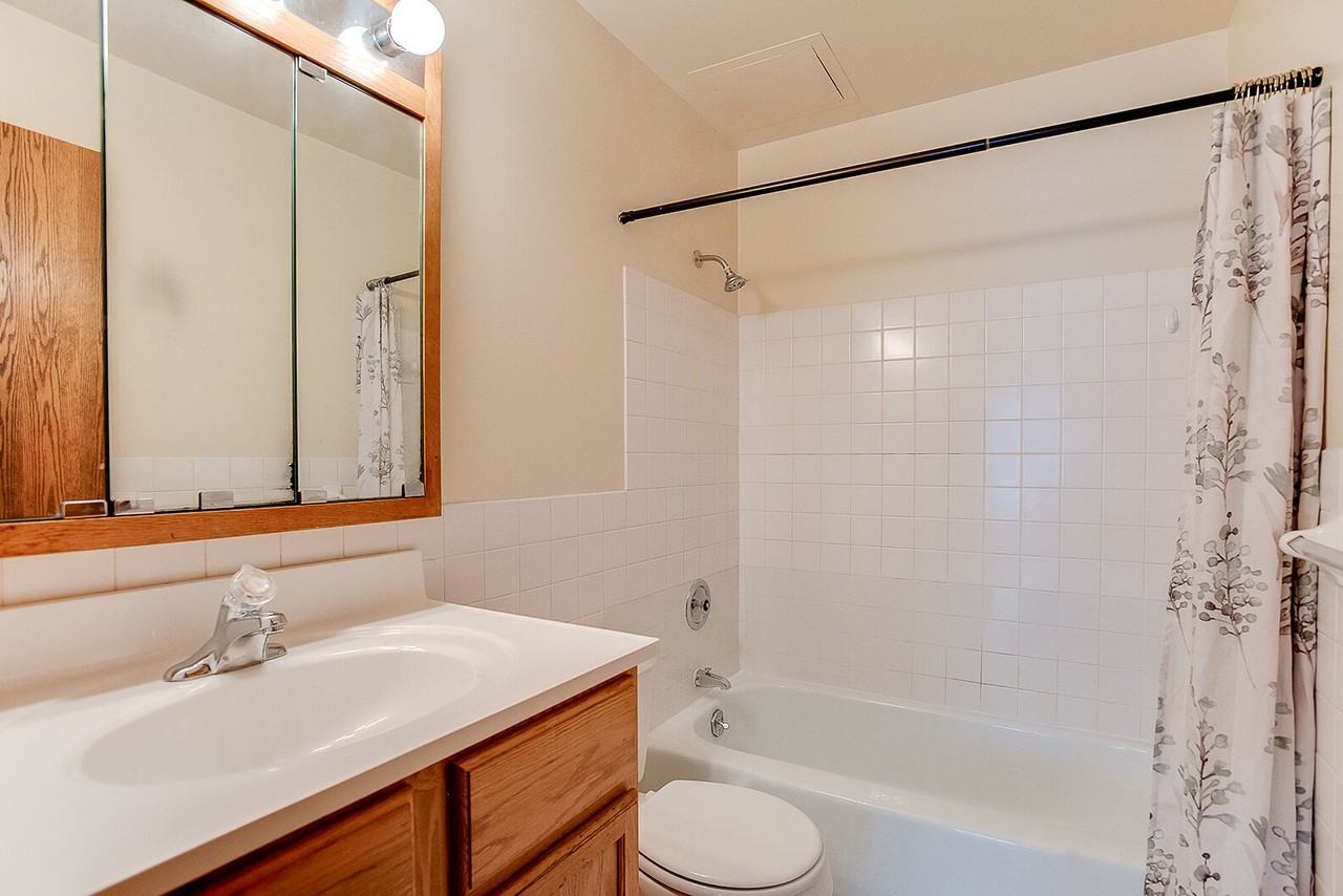 4052 Minnehaha Avenue - Photo 4 of 11