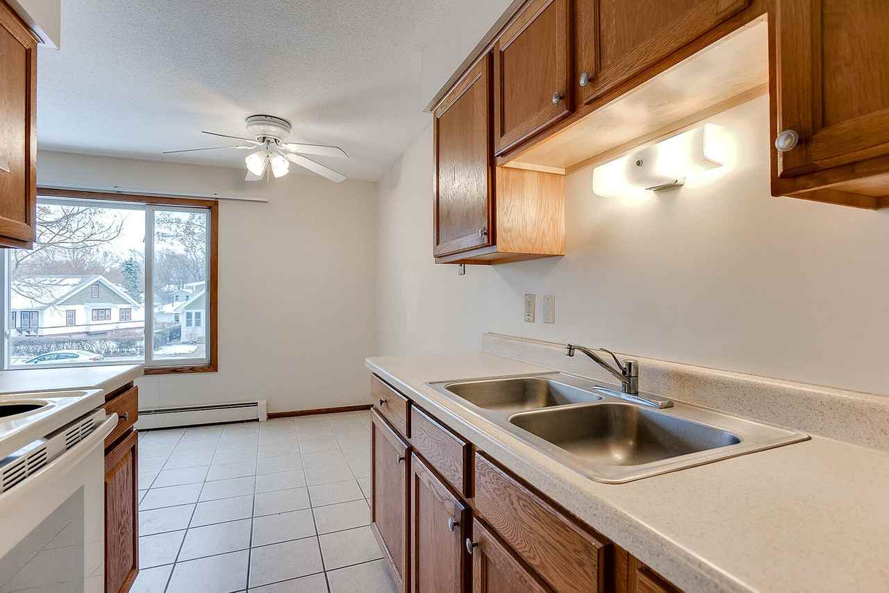 4052 Minnehaha Avenue - Photo 5 of 11