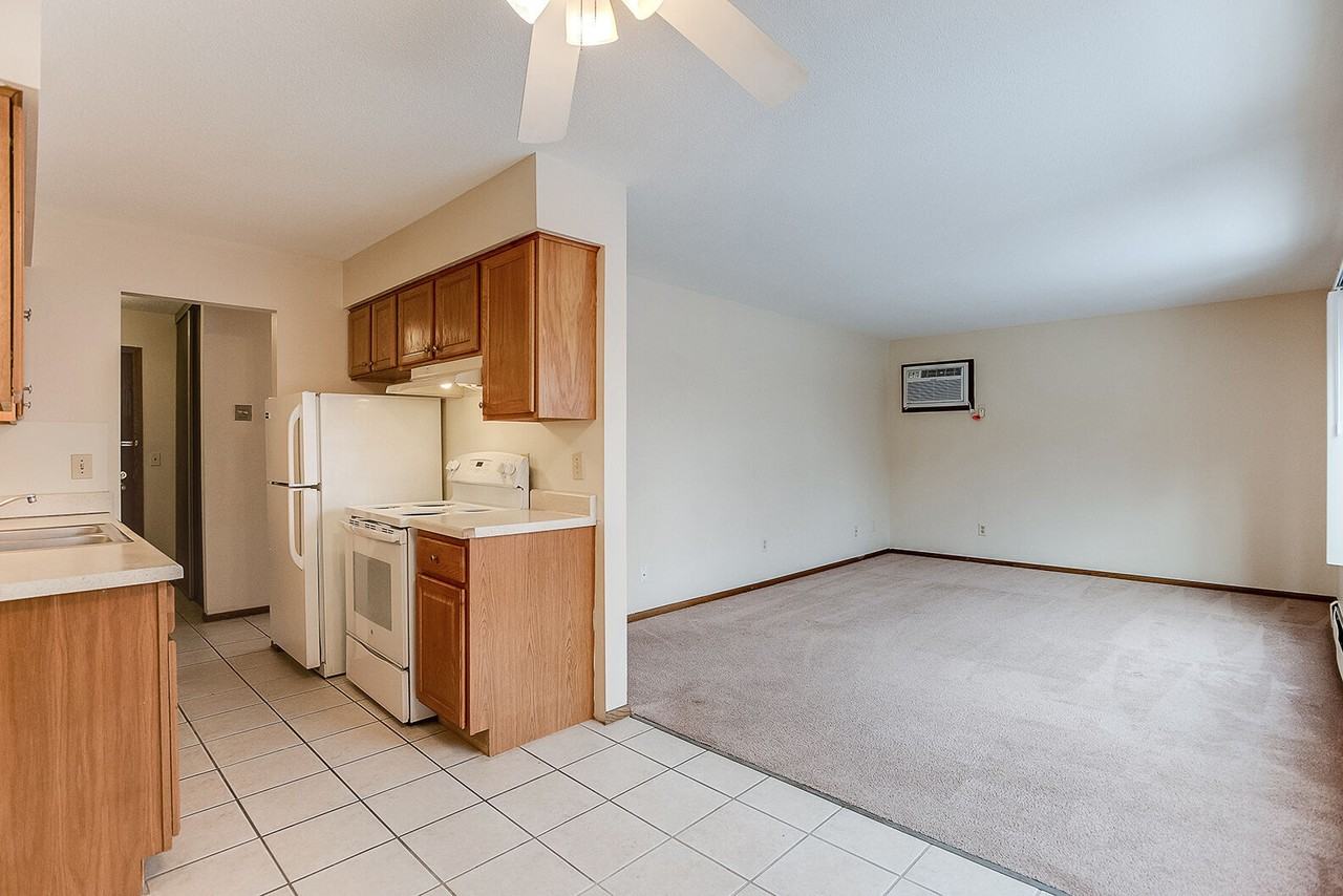 4052 Minnehaha Avenue - Photo 6 of 11
