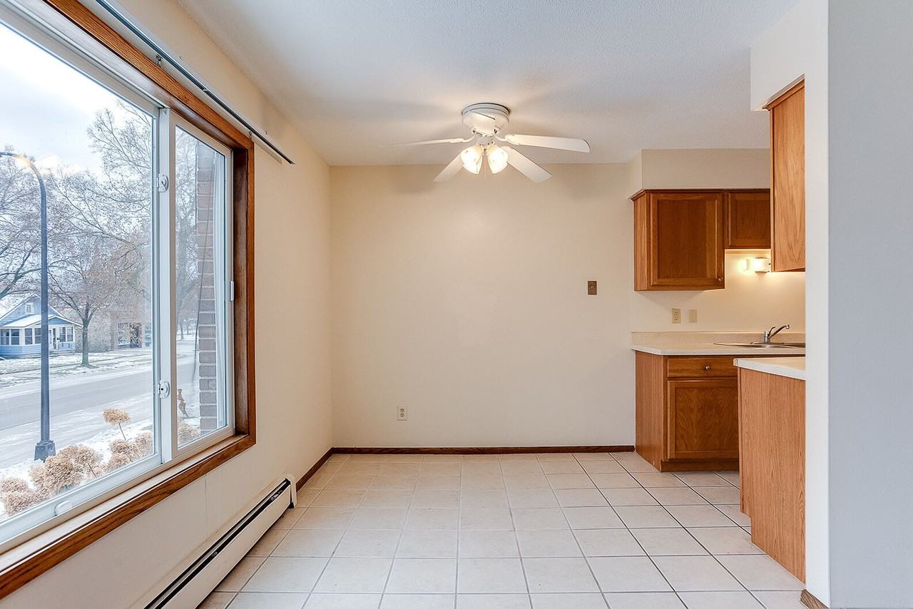 4052 Minnehaha Avenue - Photo 7 of 11