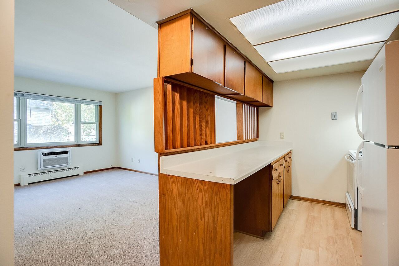 424 West 24th Street - Photo 3 of 11