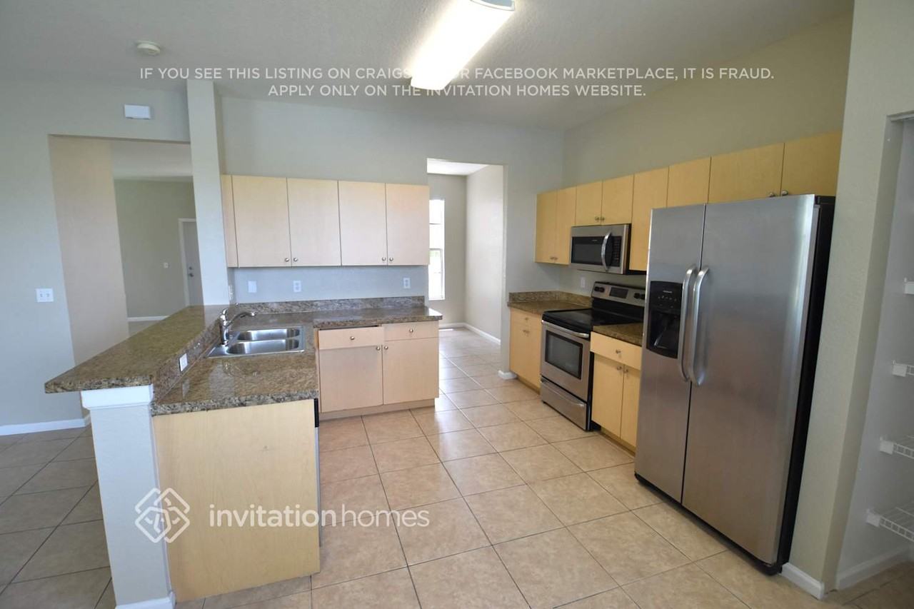 4293 Sw 128th Ave - Photo 3 of 14