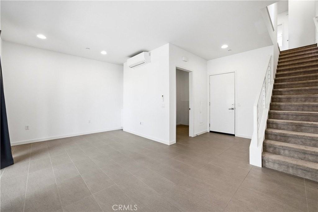 629 W 17th St - Photo 5 of 18