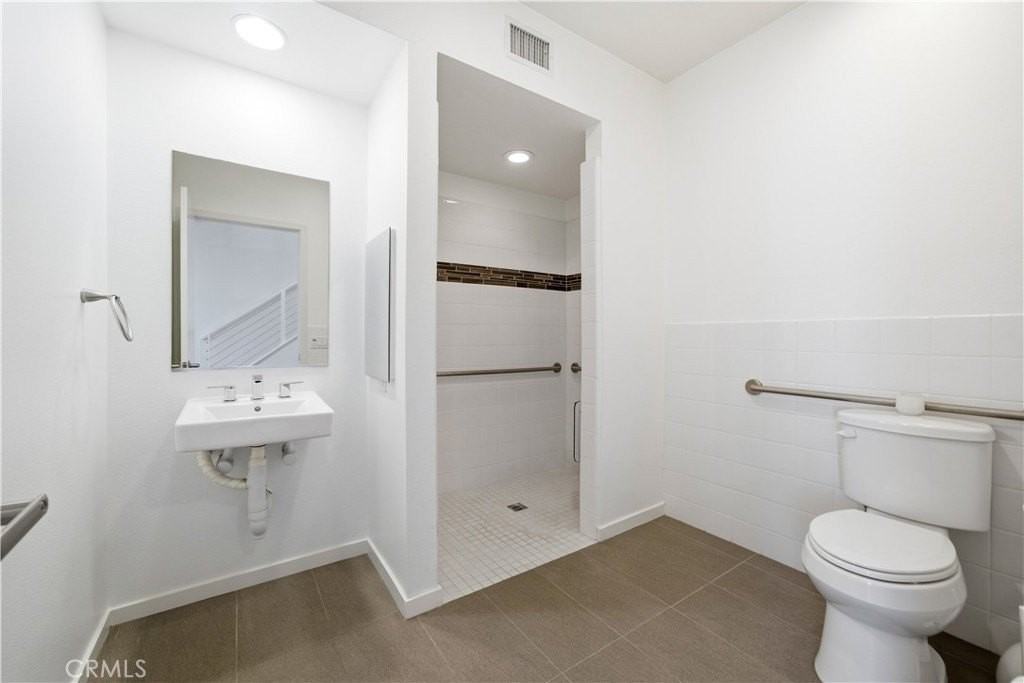 629 W 17th St - Photo 6 of 18