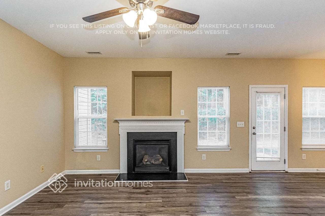 5006 Rainmaker Dr - Photo 4 of 18