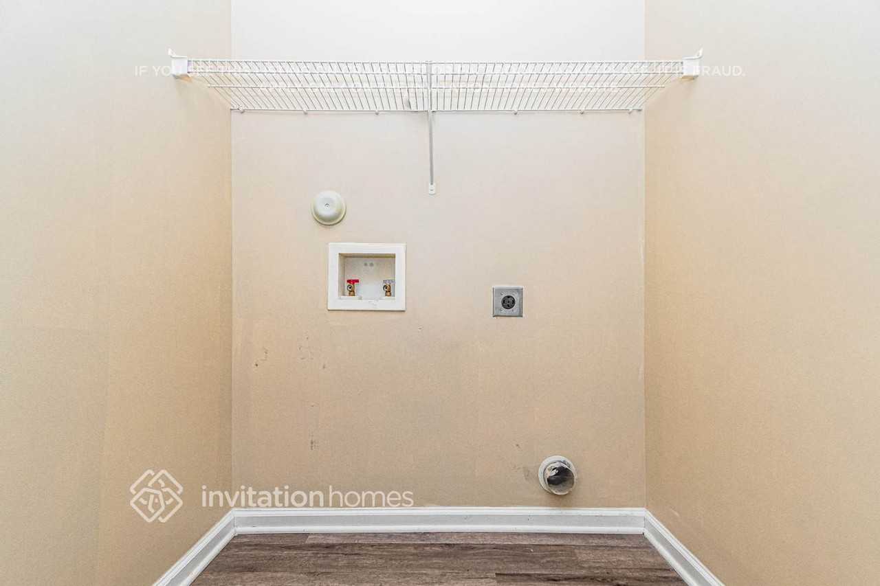 5006 Rainmaker Dr - Photo 7 of 18