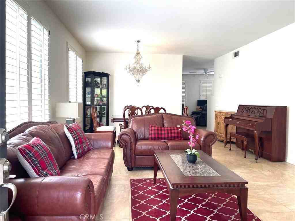 1294 S Springwood Dr - Photo 3 of 26