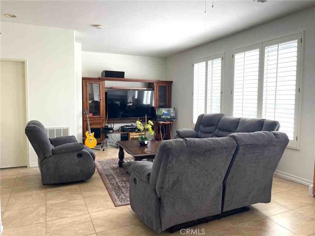 1294 S Springwood Dr - Photo 7 of 26