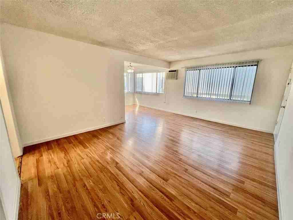 1115 S Wooster St #106 - Photo 5 of 12