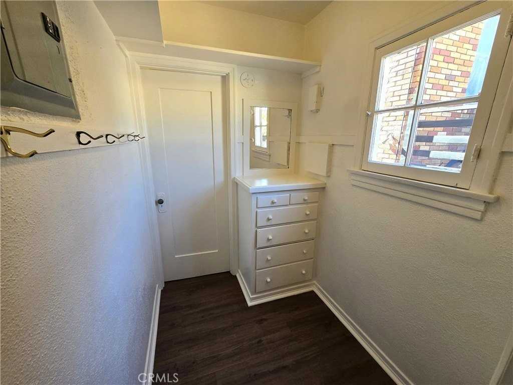 121 W Lomita Ave #B - Photo 7 of 12