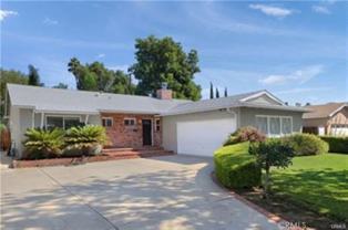 22335 Kittridge St - Photo 1 of 1