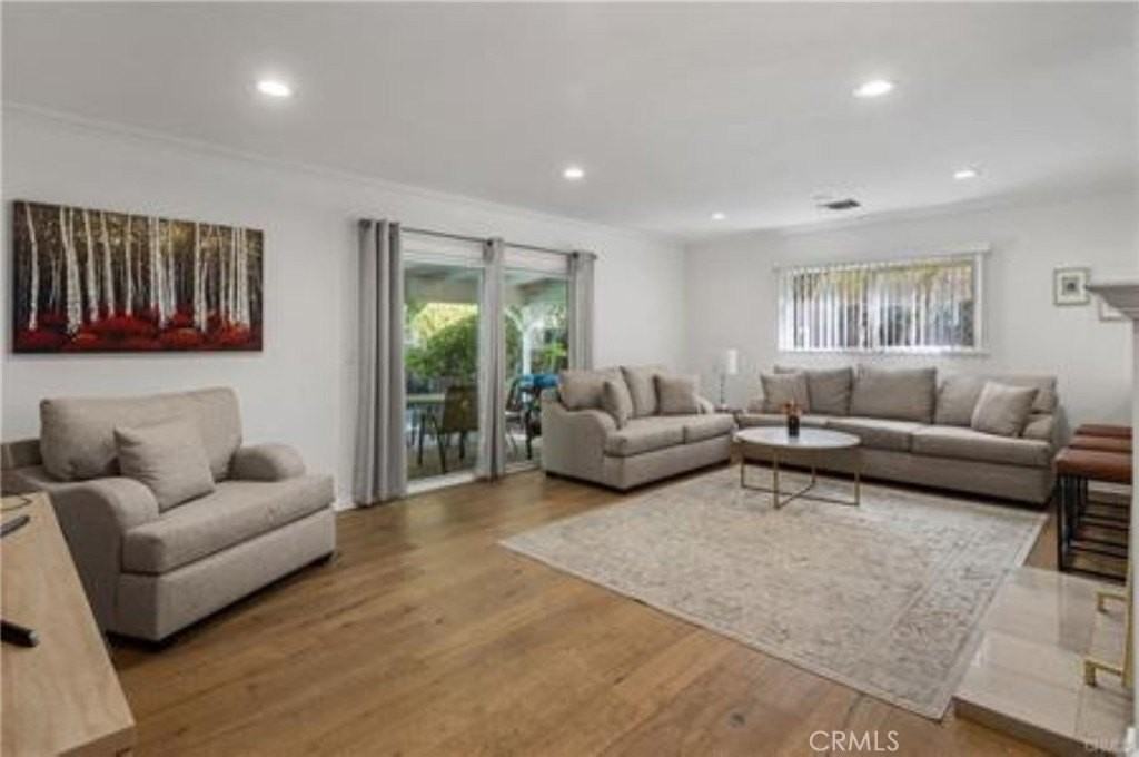 22335 Kittridge St - Photo 2 of 26