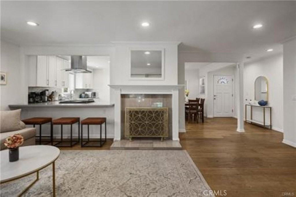 22335 Kittridge St - Photo 7 of 26