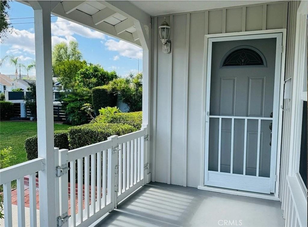 22206 Kittridge St - Photo 5 of 26