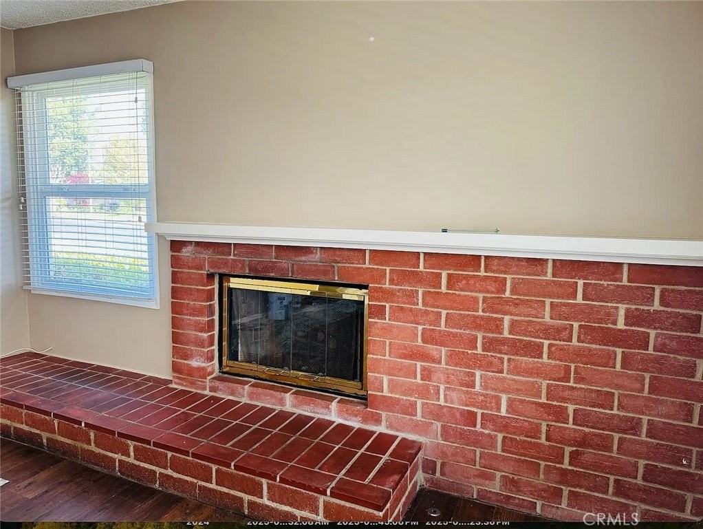 22206 Kittridge St - Photo 6 of 26