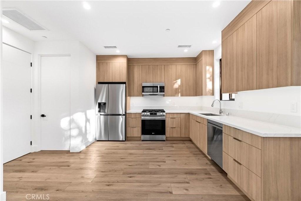 7663 Maestro Ave - Photo 5 of 22