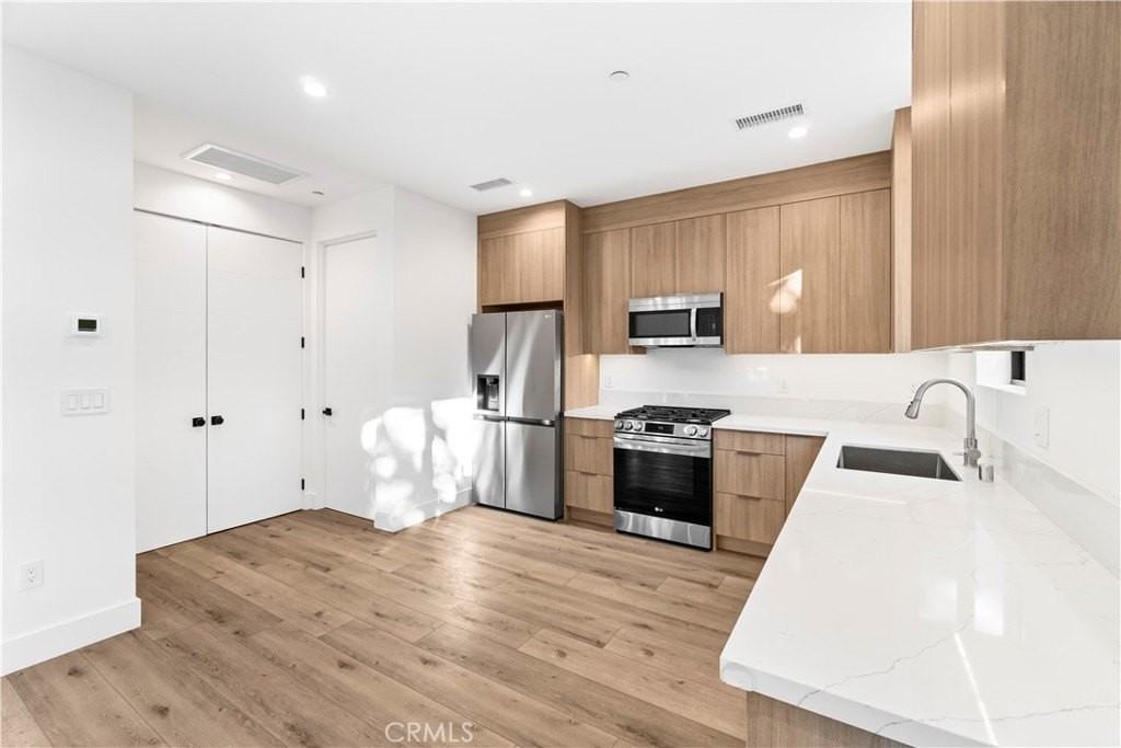 7663 Maestro Ave - Photo 6 of 22