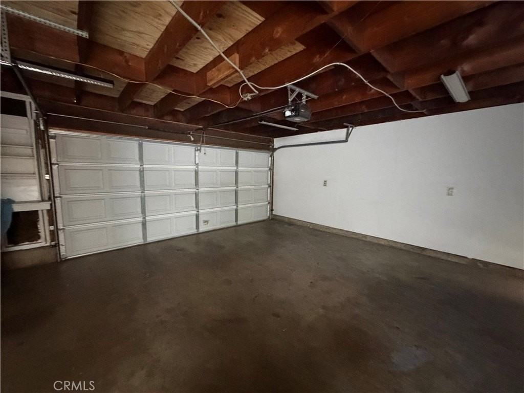 1335 N Elderberry Ave - Photo 4 of 16