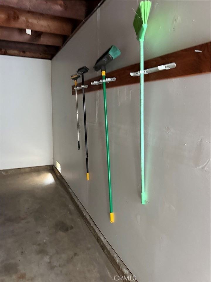 1335 N Elderberry Ave - Photo 5 of 16