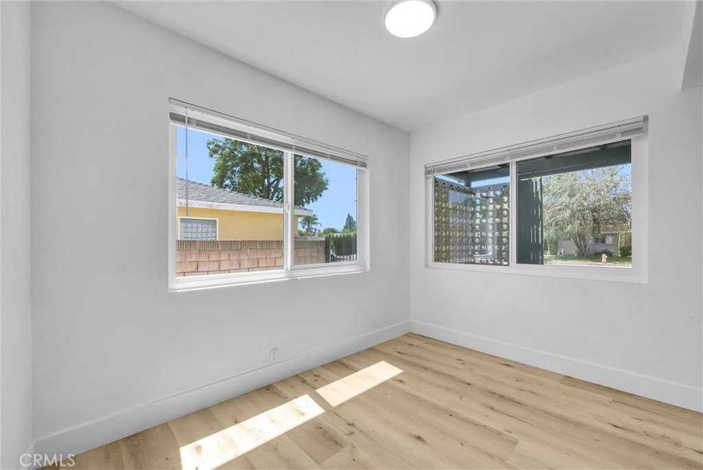 5224 Hallowell Ave - Photo 4 of 30