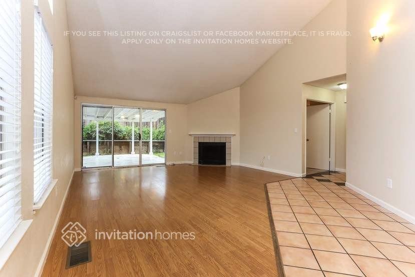 1080 Mission Cir - Photo 4 of 15