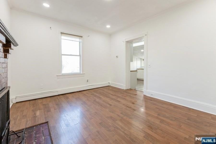 21 Central Ave - Photo 2 of 22