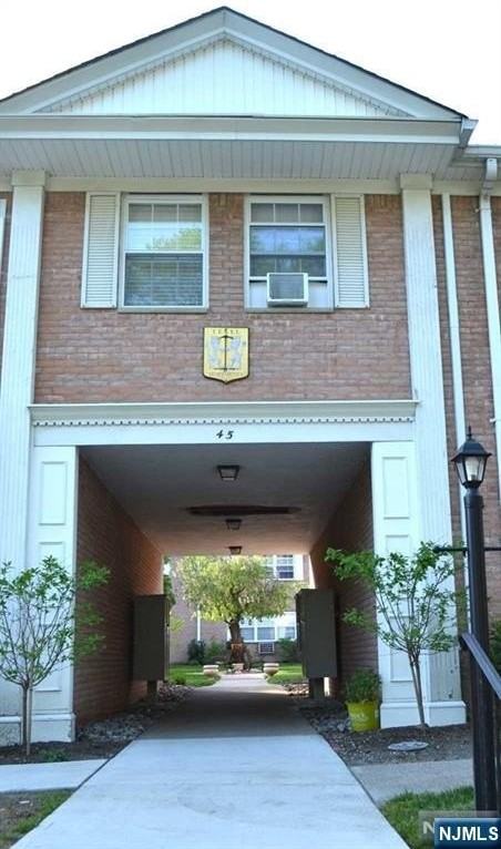 45 Maltbie Ave Apt 16a - Photo 2 of 16