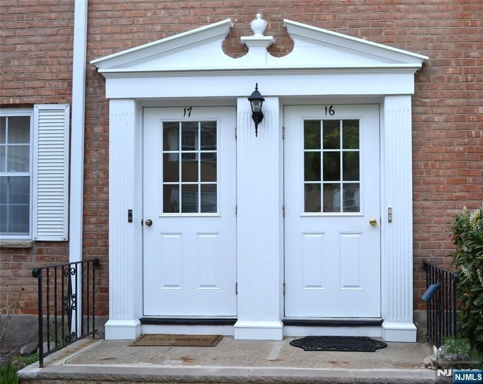 45 Maltbie Ave Apt 16a - Photo 4 of 16