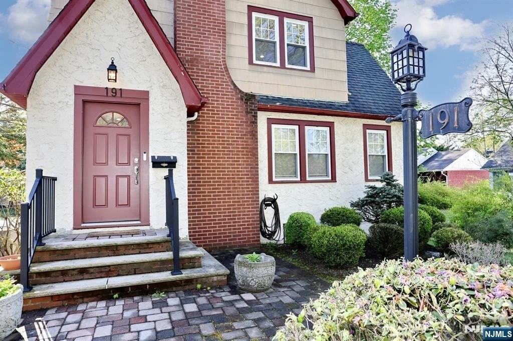 191 Hardenburgh Ave - Photo 3 of 47