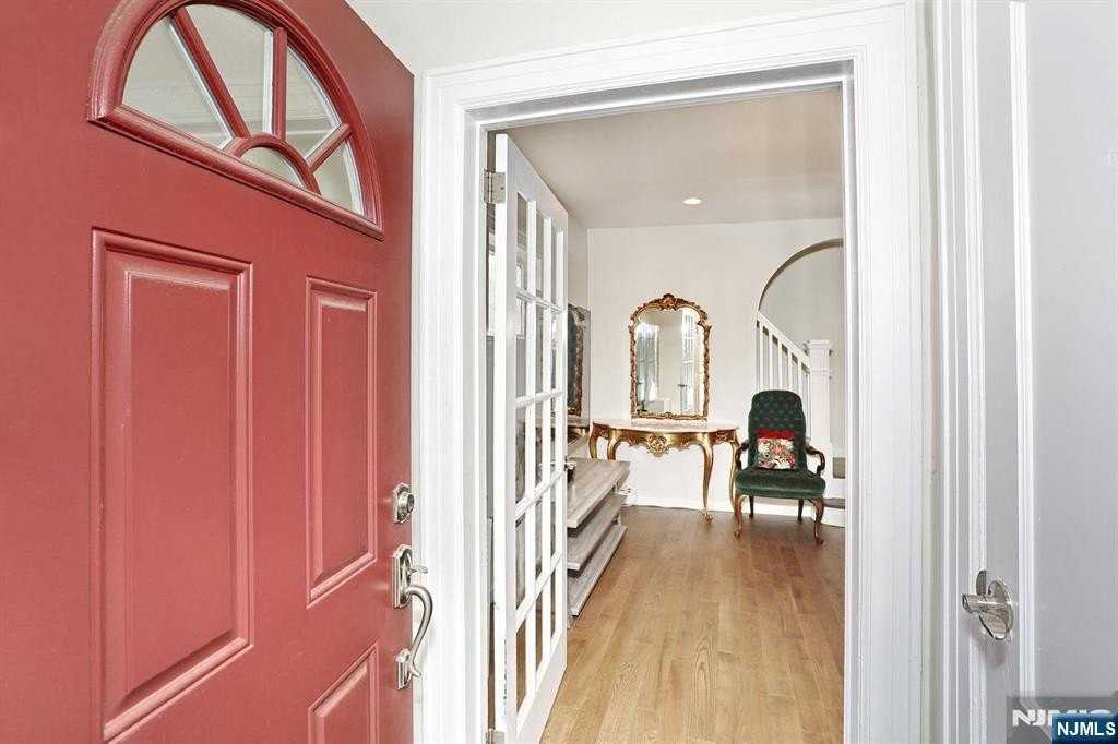 191 Hardenburgh Ave - Photo 4 of 47