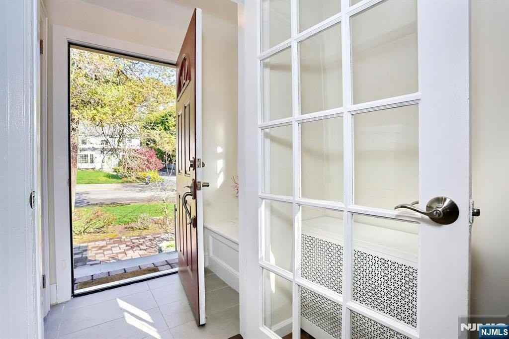 191 Hardenburgh Ave - Photo 5 of 47