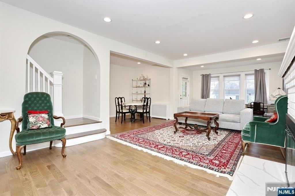 191 Hardenburgh Ave - Photo 6 of 47