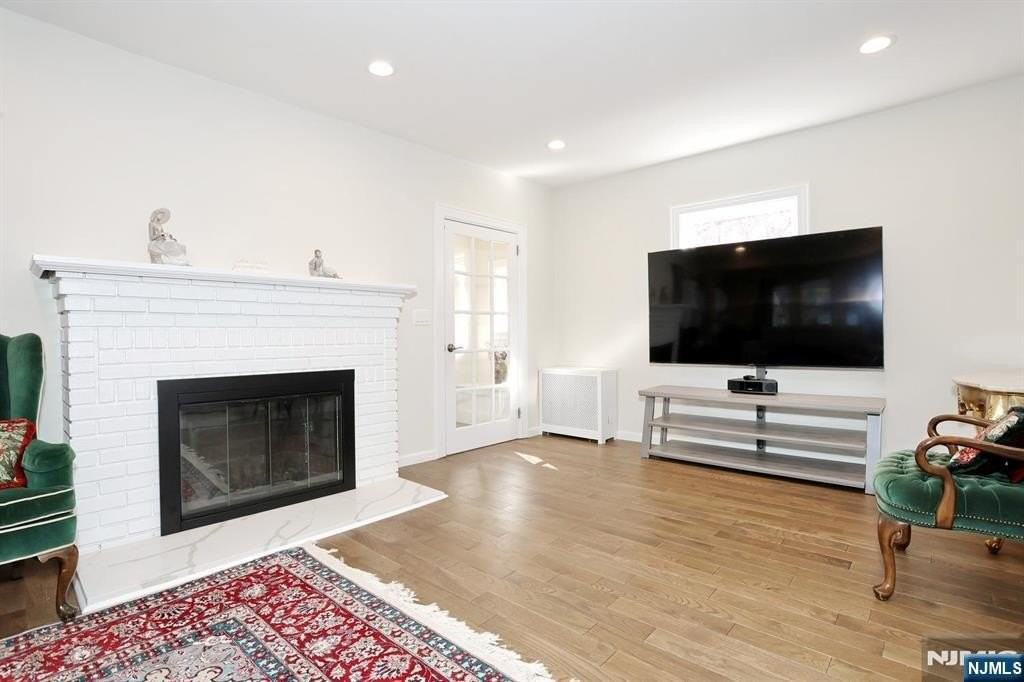 191 Hardenburgh Ave - Photo 7 of 47