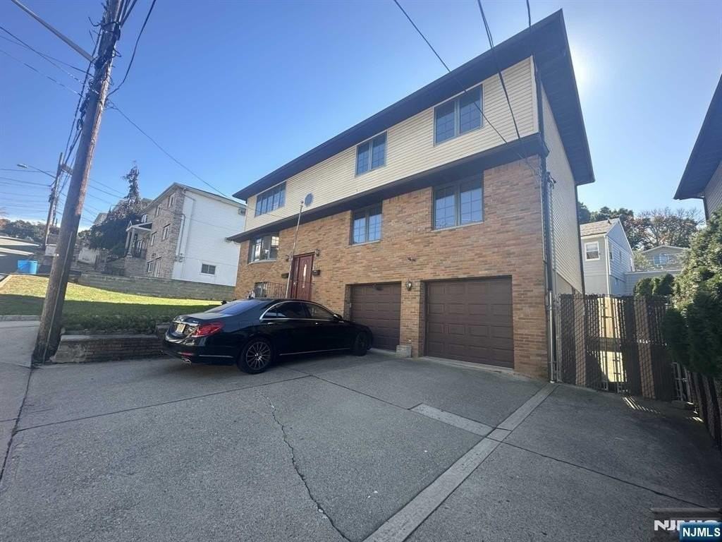 27 Whitaker Ave - Photo 2 of 26