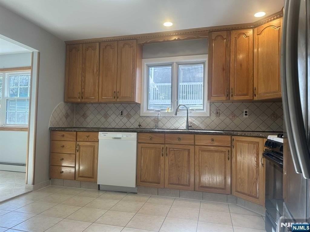 27 Whitaker Ave - Photo 3 of 26