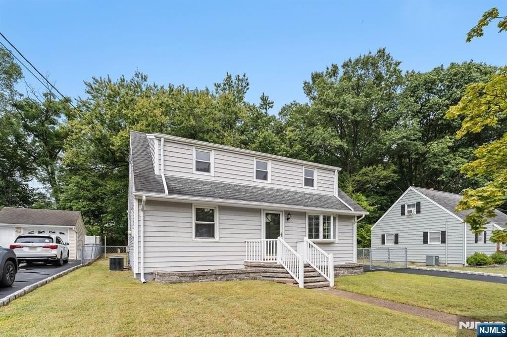 18 Farmingdale Ave - Photo 2 of 50