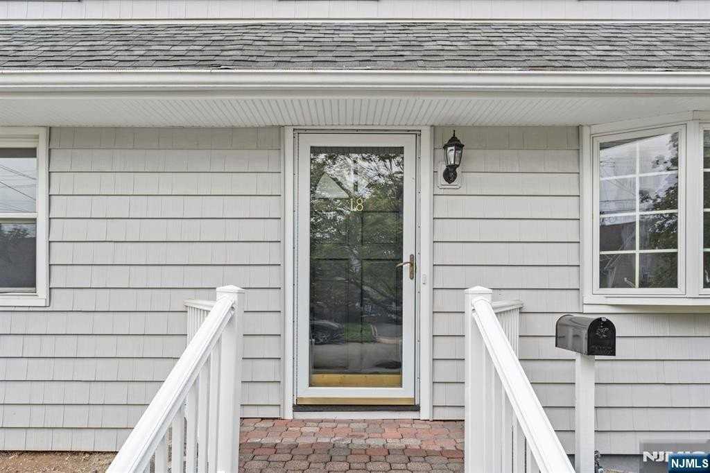 18 Farmingdale Ave - Photo 6 of 50