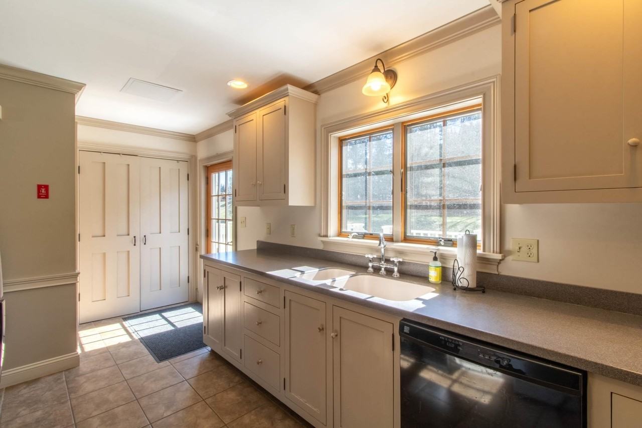 Island Pond Rd - Photo 4 of 26