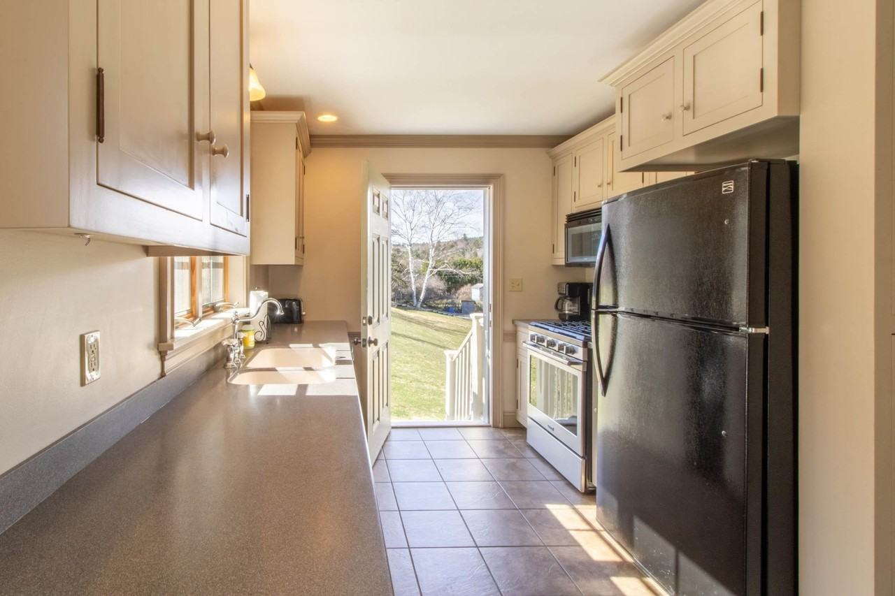 Island Pond Rd - Photo 5 of 26