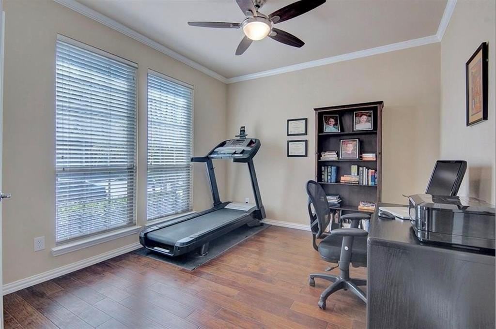 4900 Newbridge Dr - Photo 3 of 28