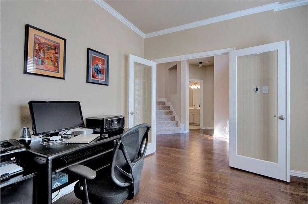 4900 Newbridge Dr - Photo 4 of 28