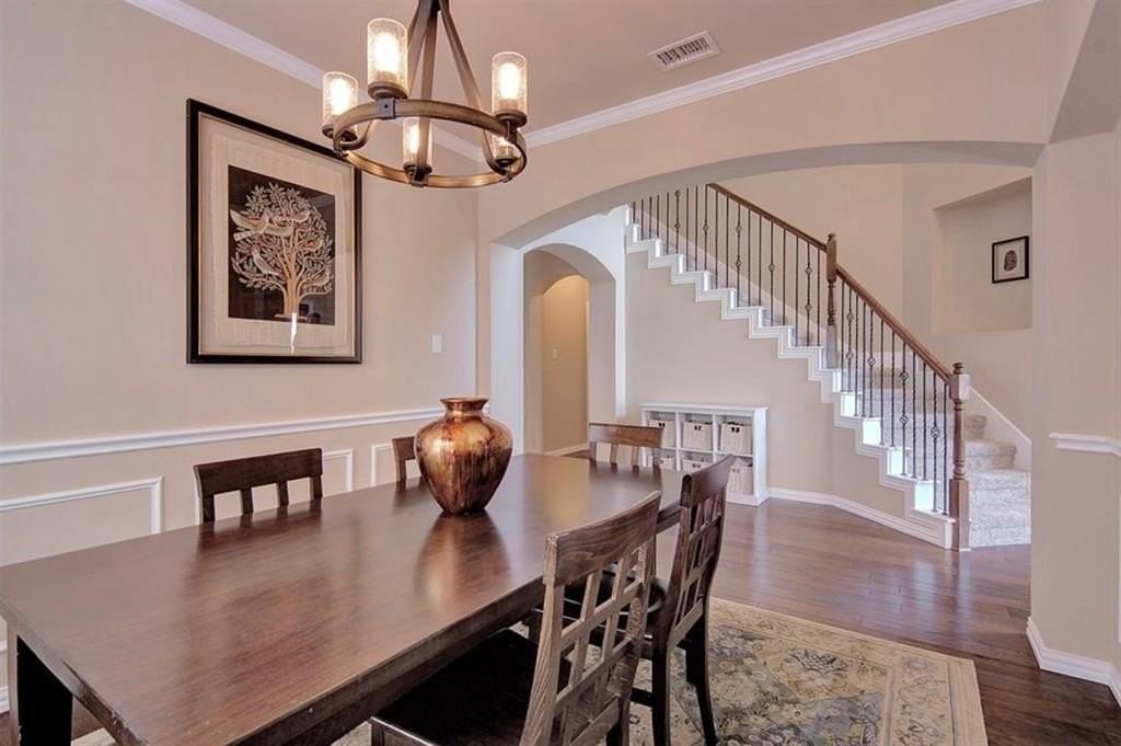 4900 Newbridge Dr - Photo 6 of 28