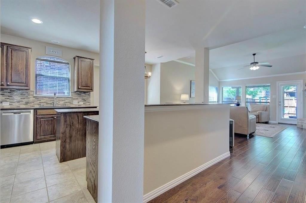 4900 Newbridge Dr - Photo 7 of 28