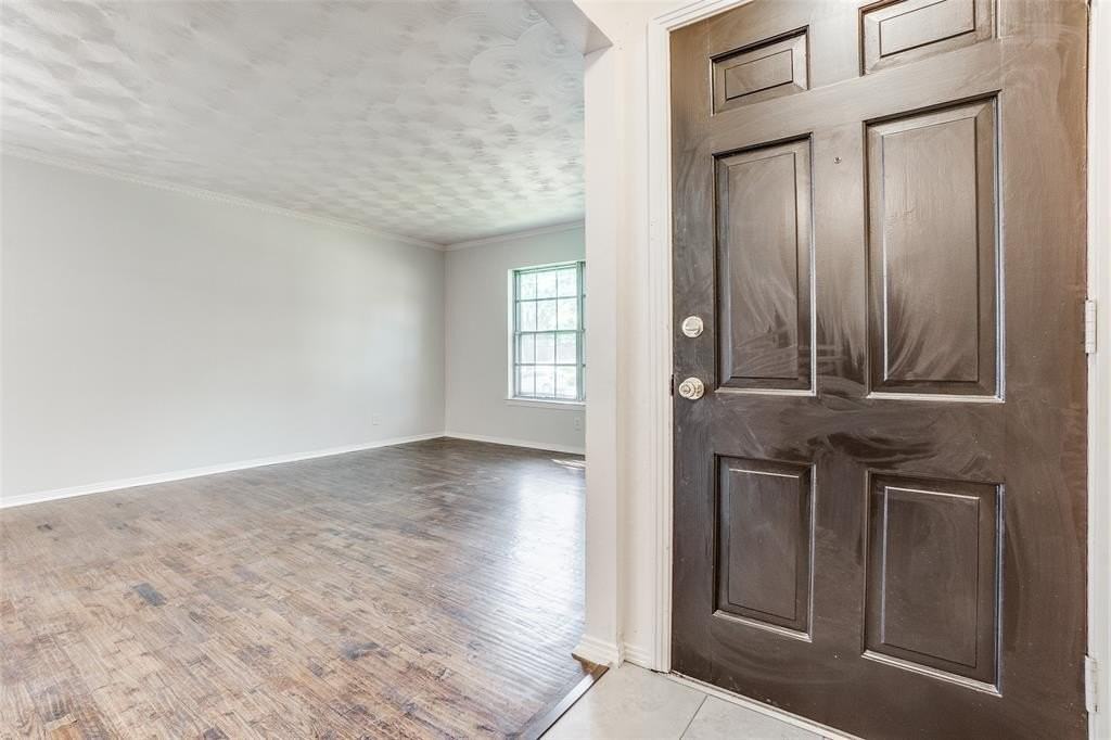 2314 Springhill Dr - Photo 3 of 27